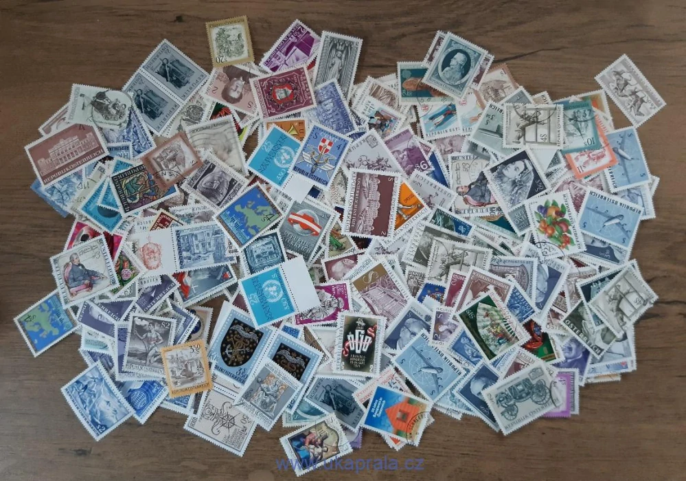 RAKOUSKO **/*/raz., balíček známek - 50g