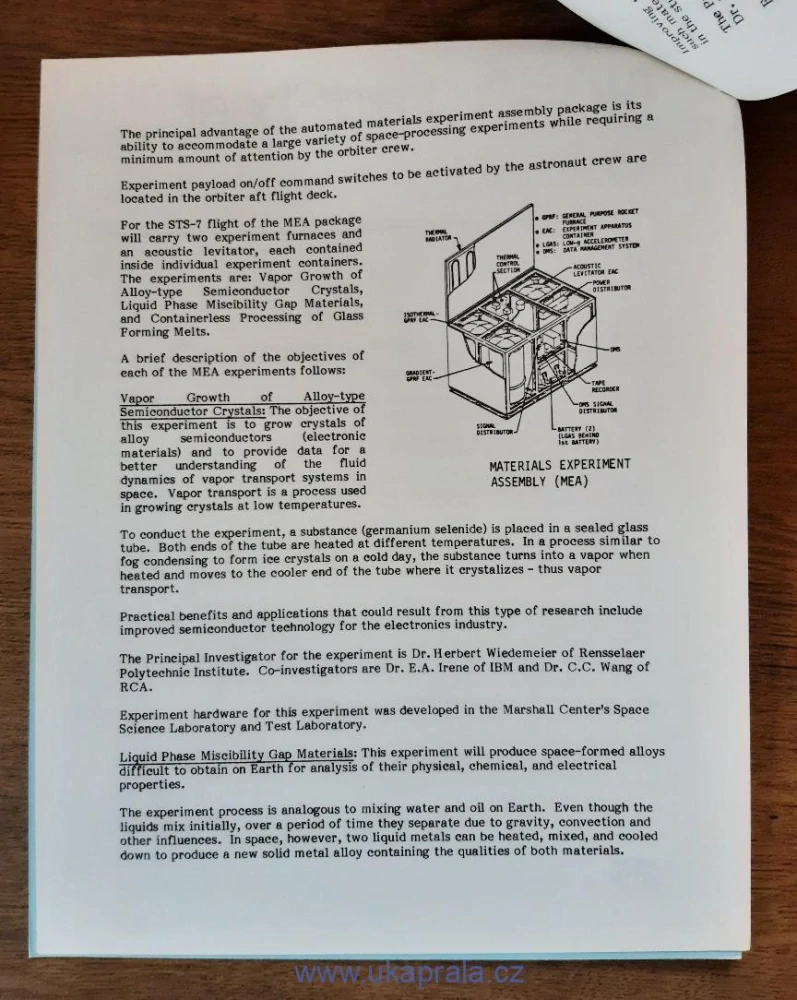 Originální prospekt NASA "Information Kit" k misi STS 7 raketoplánu Challenger, r. 1983
